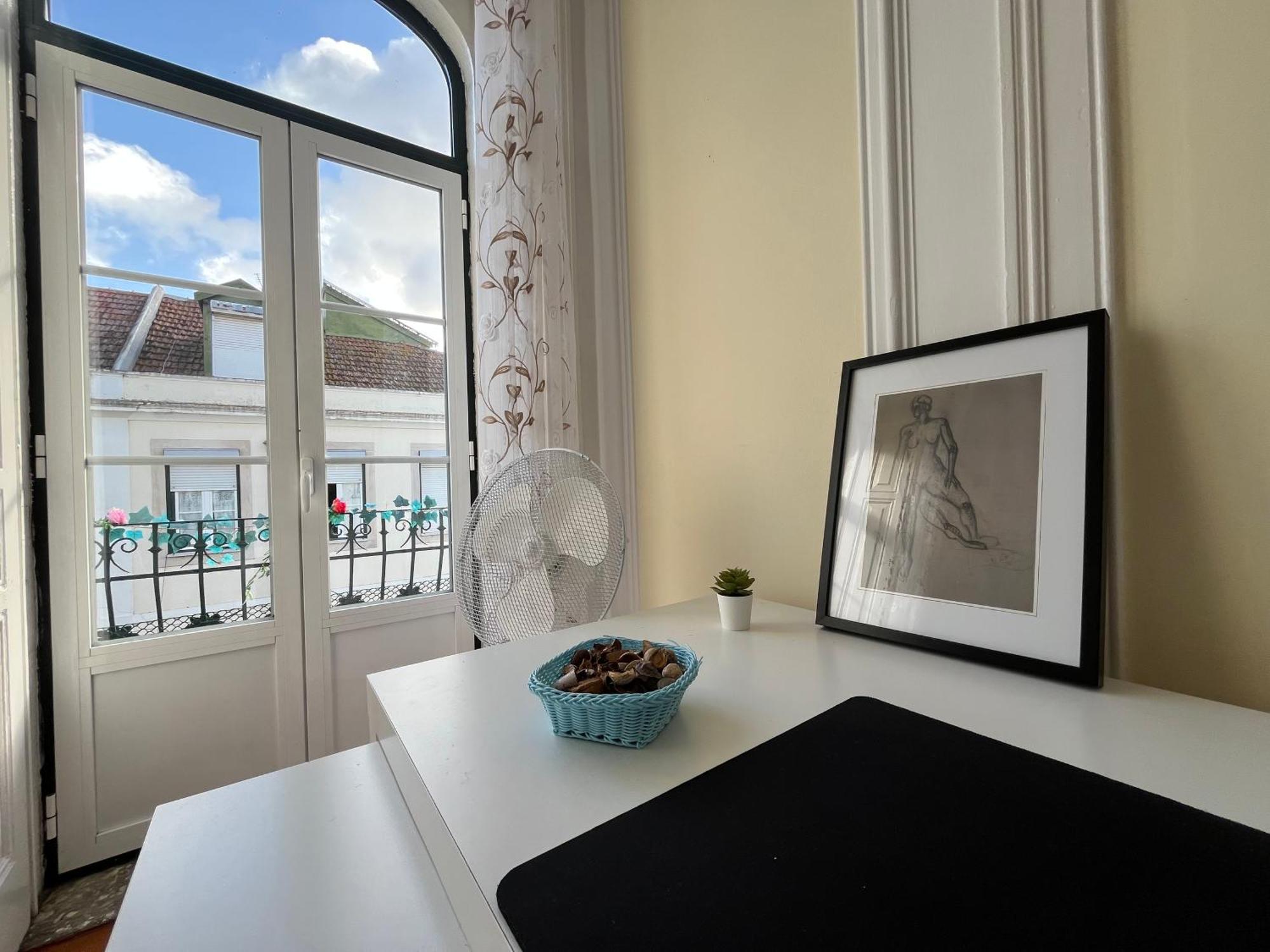 Quarto No Apartamento Pombal Lisboa Eksteriør billede